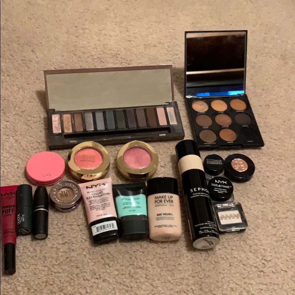 Gently used makeup bundle